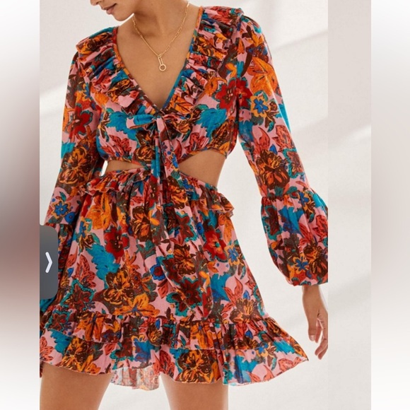 Love the label floral ruffle Cutout Dress - Picture 1 of 11